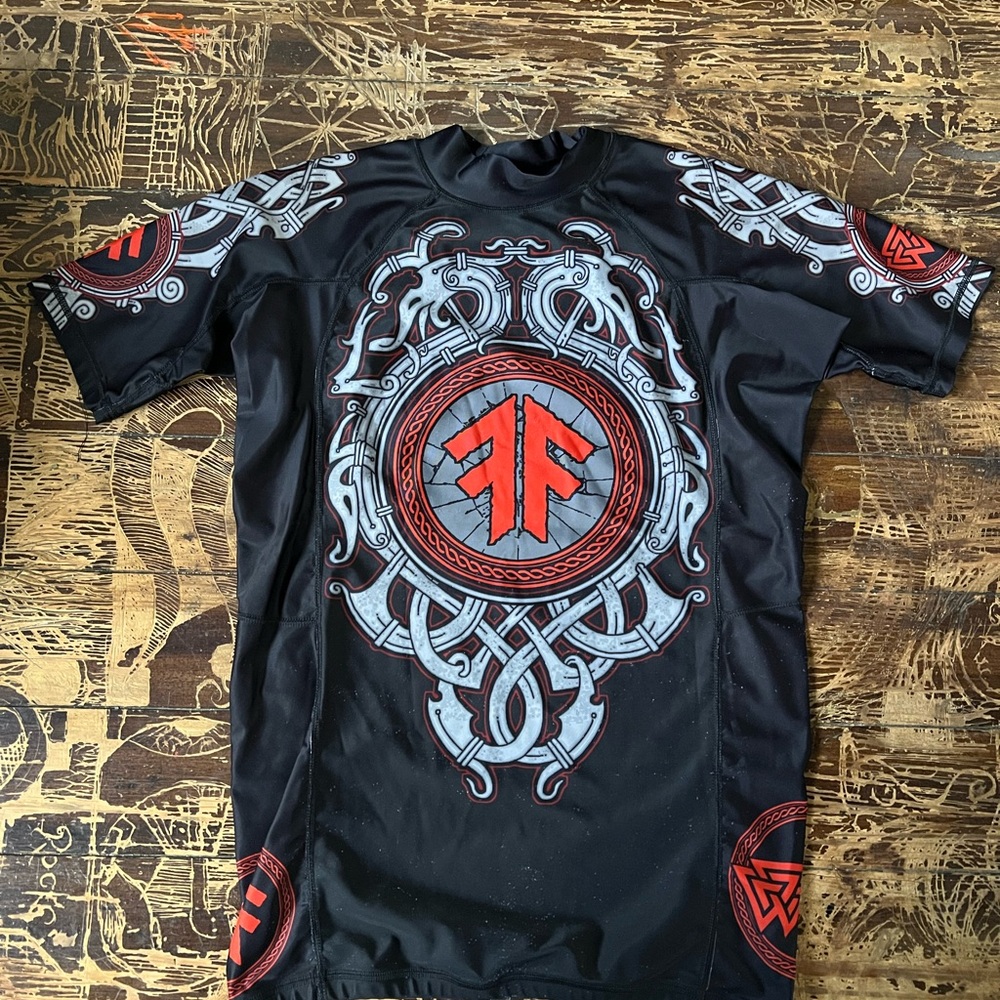 Men's Black and Red Graphic rashguard